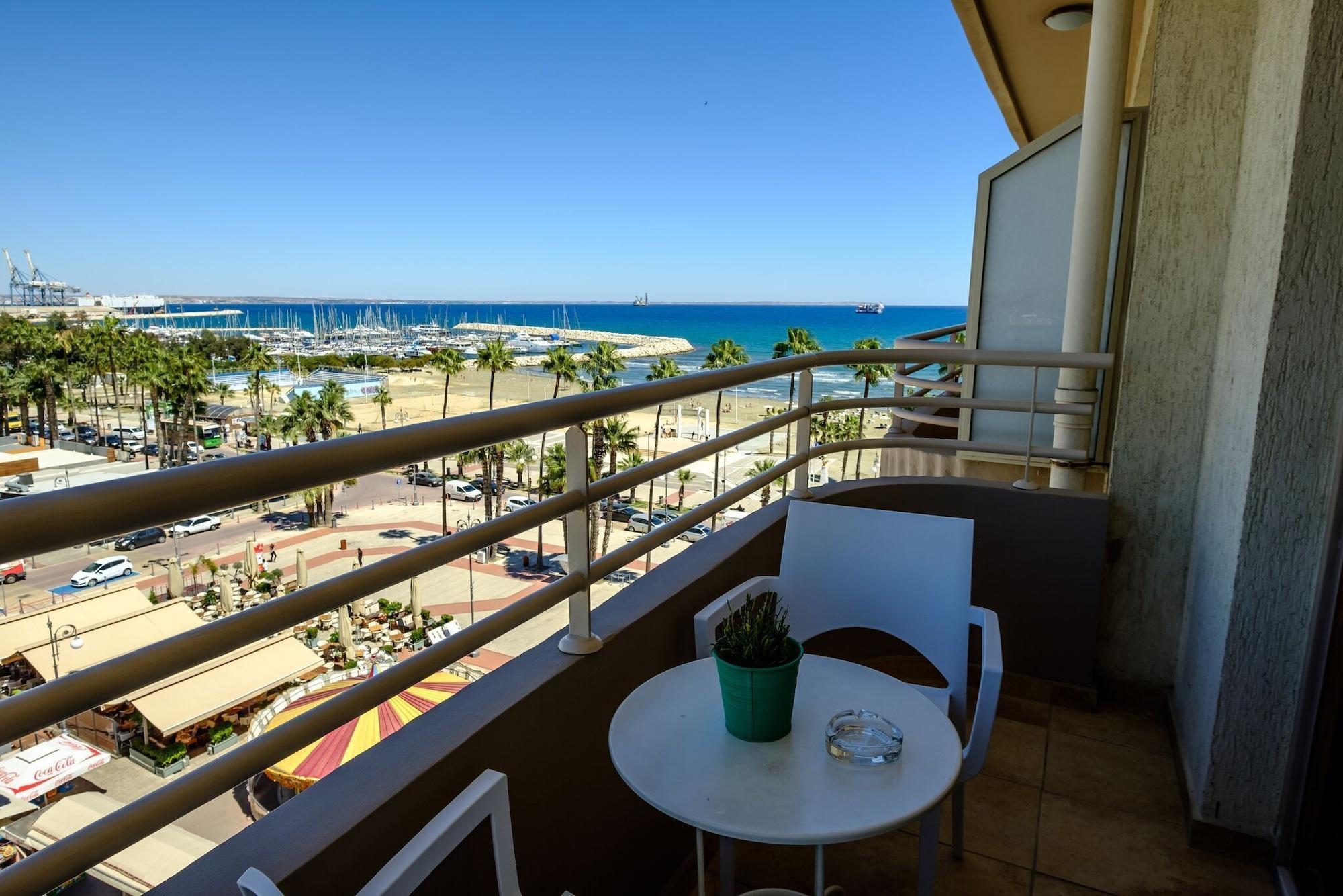 Les Palmiers Beach Boutique Hotel & Luxury Apartments Larnaca Exterior foto